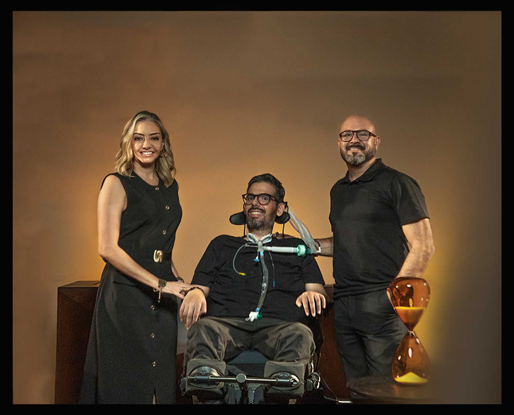 Los tres conductores de Una Vida Con Propósito reunidos antes de grabar.